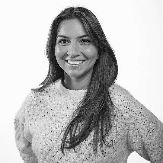 Ale Phares, Account Director